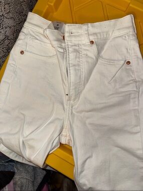 White High-Waisted Jeans